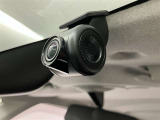 センターメーターを採用しております。人間の目の動きなどを検査測定した結果の形です。視認性を向上して、安全性もより向上しております!