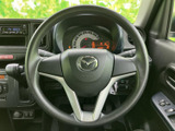 握りやすいステアリングは、長時間の運転でも疲れにくい設計。操作性にも優れ、スムーズなハンドリングをサポートします。快適な運転体験を。