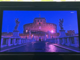 停車中にTVや映像を楽しめるので、待ち時間も快適に過ごせます。家族や友人と一緒に、楽しい時間を過ごしましょう。