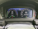 視認性の高いメーター類は、運転に必要な情報をドライバーにわかりやすく伝えます。洗練されたデザインも魅力です。安全運転をサポートします。