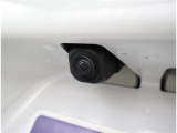 バックカメラが付いているので後方確認が非常にしやすいです。今や運転初心者も熟練者も必須装備!ついていて損はないですね♪