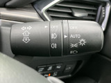 操作しやすいウインカーレバーは、スムーズな車線変更をサポート。直感的に操作でき、安全運転に貢献します。
