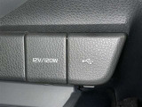 左右独立温度コントロールフルオートエアコンです。運転席、助手席それぞれで独立して温度設定ができます。冷え性の方が乗っても安心ですね♪