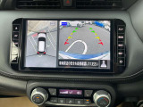 アラウンドビューモニター。上空から見下ろしているような映像で、スムースな駐車をサポートします。