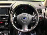 【純正革巻きステアリング】上質な革を使用することで、手にしっかり馴染みとても運転しやすいハンドルです♪