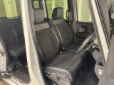 乗降がしやすい運転席。高さが調節できて小柄な方でも運転しやすいポジションをとることができます。