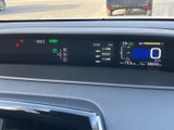 視認性の高いメーター類で、運転に必要な情報を的確に把握できます。デザインも洗練されており、運転席の雰囲気を高めます。安全運転をサポートします。