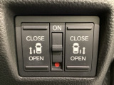 リアドアは乗り降りに便利な両側電動スライドドアです。また運転席に座っていながらスイッチ操作で自在にスライドドアを開け閉めできます。