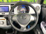 インテリアに合わせたデザインのステアリングは、運転される方のことも考え、運転しやすい形状、大きさです。是非一度、実際に触ってお確かめください。