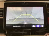 バックでの車庫入れも安心です!リアカメラが付いているバックモニター付のナビを装備しております。操作線もついており距離感も画面から確認できます。