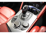 ALFA DNAドライブシステム採用により車を自在に変化させ、どんな状況でもあなたに快適なドライブフィールを提供致します。全国納車を承り致します。