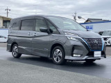 エマージェンシーブレーキ(衝突被害軽減ブレーキ)、フロントカメラが車両や歩行者を検知し警告音と共に衝突回避、軽減をアシストしてくれます。