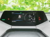 視認性の高いメーター類で、運転に必要な情報を的確に把握できます。洗練されたデザインが、運転への集中をサポートします。