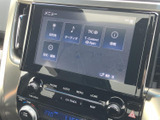 高精細な画面で、運転に必要な情報を分かりやすく表示。快適なドライブをサポートするナビゲーションシステムを搭載しています。