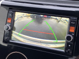 駐車時の安全性を高めるバックモニターが装備されています。ガイドライン表示で、狭い場所でもスムーズな駐車操作をサポートします。
