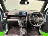 美しいデザインの運転席空に加えてUV&IRカット機能付きフロントガラスの面積や位置取りが良く、前方・右前・左前方向の視認性がいいですよ!