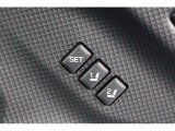 運転席のポジションを2つ、記憶させることができます。ボタンを押すと設定したポジションに電動で移動します。