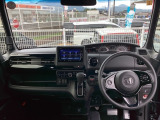 フロントガラスが大きく、ワイドな視界で運転もしやすくなるように、設計されています。