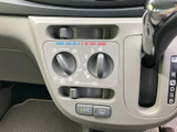 狭い場所での駐車も安心。後方の状況を画面で確認できるので、安全に駐車操作が行えます。運転に自信がない方にもおすすめです。