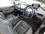 シンプルで使いやすいデザインの運転席です。