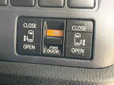 【両側パワースライドドア】スマートキーや運転席のスイッチで後席両側スライドドアの開閉が可能♪電動だから力を入れてドアを開ける必要が無く、小さなお子様でも簡単に開け閉めでき快適です♪