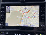 見やすい地図表示で、目的地までスムーズに案内。渋滞情報も確認でき、最適なルートを選択できます。長距離ドライブも安心です。