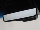 デジタルインナーミラーを装備してます。後部座席の人や大きな荷物で後方の視界を遮られることがありません。