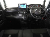 ◆インテリアパネル◆視界広々で非常に運転しやすくロングドライブでも疲れを感じさせないすっきりとまとまったインパネ周りです。