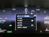 運転席周りのレイアウトをご覧ください。ナビゲーションが綺麗に装着されすっきり収まってますね!
