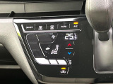 【オートエアコン】一度お好みの温度に設定すれば、車内の温度を検知し風量や温度を自動で調整。暑い&hellip;寒い&hellip;と何度もスイッチ操作をする必要はありません。快適な車内空間には必須の機能ですね♪
