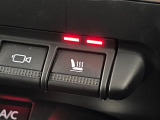 ●フロントシートヒーティング:運転席・助手席共に三段階で調節が可能なシートヒーターを装備しております。季節を問わず快適にご使用いただけます。