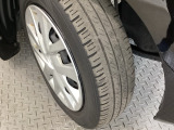 安全に走行するためには空気圧の確認をはじめ溝の深さ、ひび割れの等の点検が必要です。点検時に交換が必要と判断した場合は交換いたします。