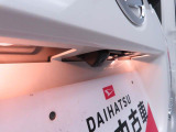 バックカメラ:運転席から見えにくい車の後方をカメラの映像を通して確認できます。駐車や切り返しが安心して行えます。