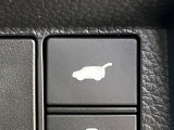 【パワーバックドア】スマートキーや運転席のボタンを押すだけでリアゲートが自動で開閉します!荷物を持っている時や、高い位置にあるバックドアを閉める際に便利な機能です♪