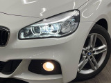 ●LEDヘッドライト:夜間走行時も良好な視界を確保し安心して運転できる高輝度LEDヘッドライトを装備!点灯速度が早く、消費電力も抑えられています。