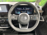 インテリアに合わせたデザインのステアリングは、運転される方のことも考え、運転しやすい形状、大きさです。是非一度、実際に触ってお確かめください。