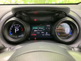 視認性の高いメーター類は、運転に必要な情報を的確にドライバーへ伝達。落ち着いた空間で運転に集中できます。