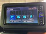 多彩なソースに対応し、快適なドライブをサポートします。使いやすいインターフェースで、音楽やラジオを存分にお楽しみいただけます。