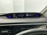 メータは先進的なデジタルメーターを採用!ゆっくりと数字が動くのでとても見やすく表示されます!続可能距離等の情報やHonda SENSINGの注意・警告も表示します!