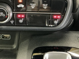 運転席/助手席シートヒーターで寒い日もすぐに温かくなり快適に過ごせます。2段階の温度調整が可能です