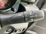 操作しやすい位置に配置されたウインカーレバー。オート機能付きで、より安全な運転をサポートします。灯火類の操作も直感的に行えます。