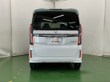 後席の窓には外から車内が見えにくくなるプライバシーガラスを採用。周りを気にせずリラックスして過ごせます