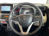 インテリアに合わせたデザインのステアリングは、運転される方のことも考え、運転しやすい形状、大きさです。是非一度、実際に触ってお確かめください。