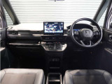 ◆インテリアパネル◆視界広々で非常に運転しやすくロングドライブでも疲れを感じさせないすっきりとまとまったインパネ周りです。