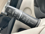 握りやすいステアリングは、運転操作をスムーズにします。運転姿勢も自然で、長距離運転でも疲れにくいでしょう。快適な運転体験を。
