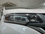 LEDヘッドライトは、点灯の瞬間から最大光量を発揮し、突然暗くなるトンネルなどでの安定感を高めます。