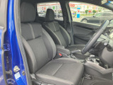 広々とした室内空間が魅力。運転席からの視界も広く、運転操作もスムーズに行えます。快適なドライブを楽しめます。