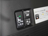 重い荷物もスロープと電動ウインチで楽に積載。車いす以外の荷物もウインチでしっかり固定できるので安心です♪