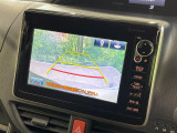 【バックカメラ】駐車時に後方がリアルタイム映像で確認できます。大型商業施設や立体駐車場での駐車時や、夜間のバック時に大活躍!運転スキルに関わらず、今や必須となった装備のひとつです!