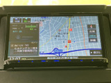 目的地設定も簡単。高精細な地図表示で、スムーズなドライブをサポートします。交通情報もリアルタイムで確認できます。
